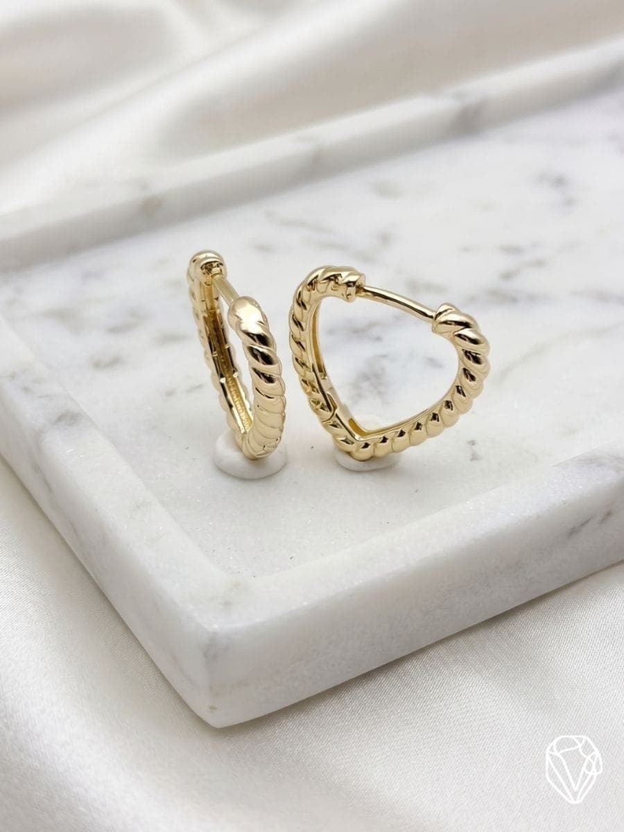 Aretes Argolla Trenza — Oro Laminado Americano | Varelis Joyería