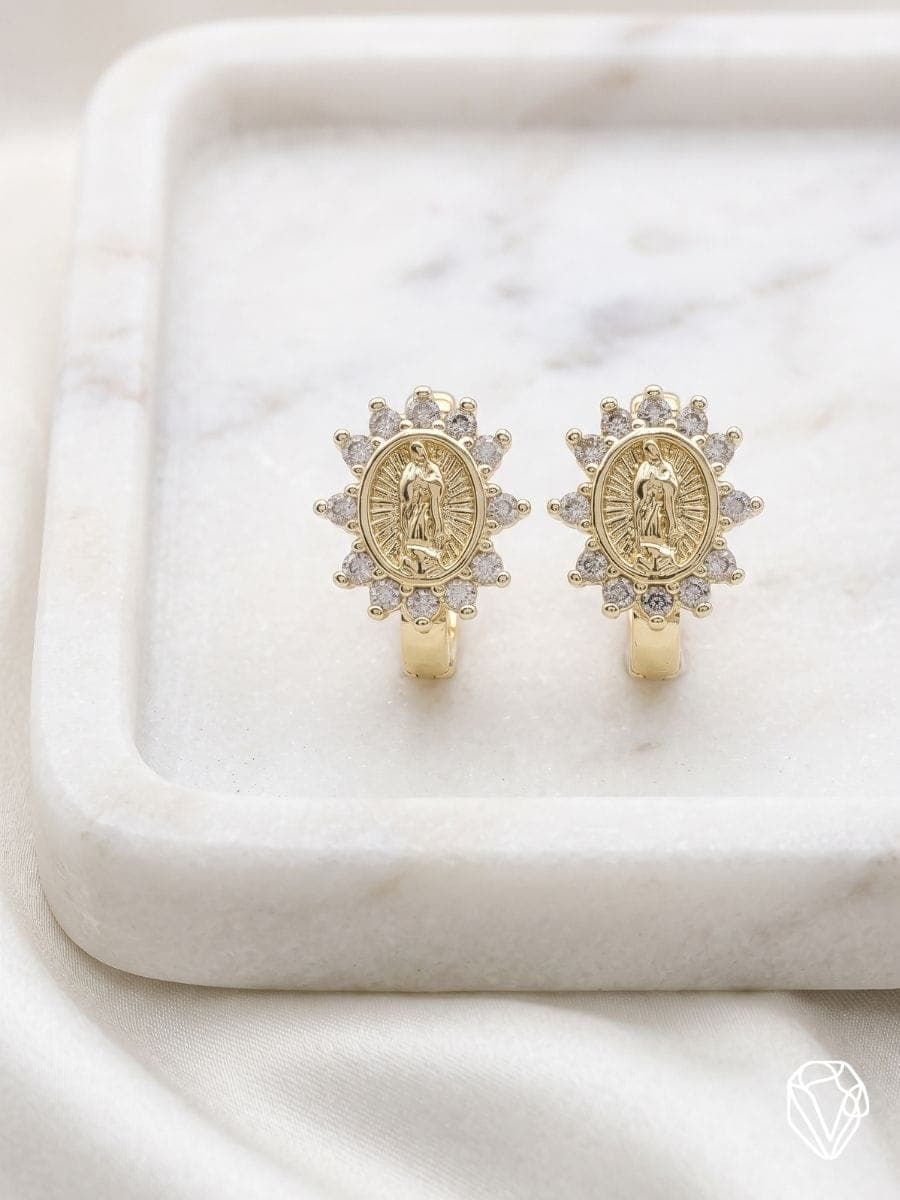 Aretes Argolla Guadalupe — Oro Laminado Americano | Varelis Joyería