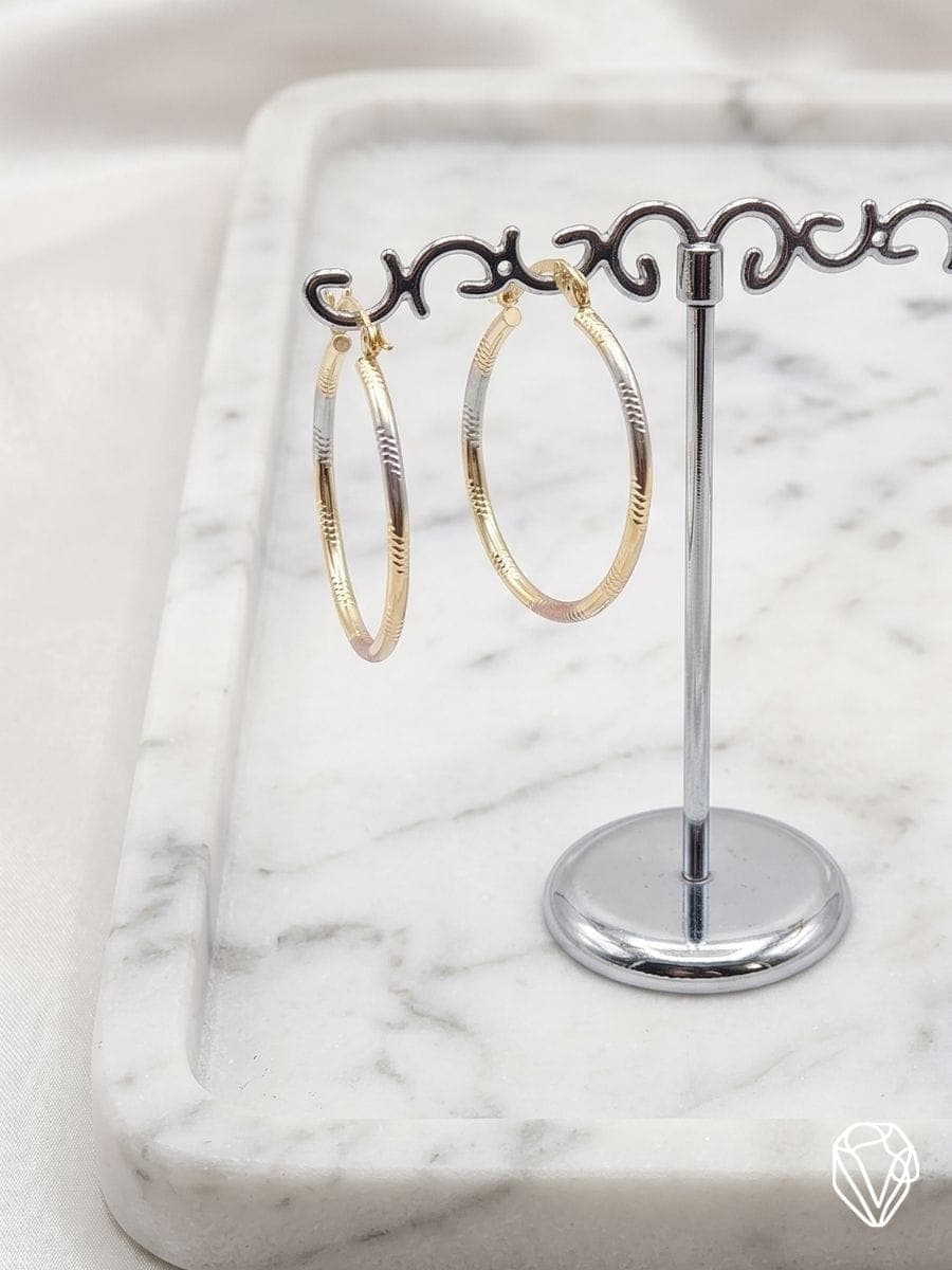 Aretes Argolla Tricolor M — Oro Laminado Americano | Varelis Joyería