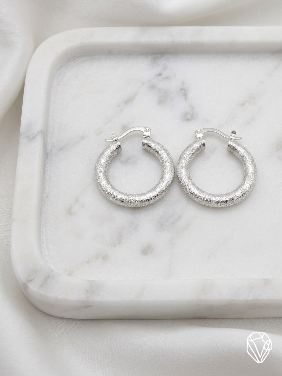 Aretes de Argolla Escarchada Grande — Oro Laminado Americano | Varelis