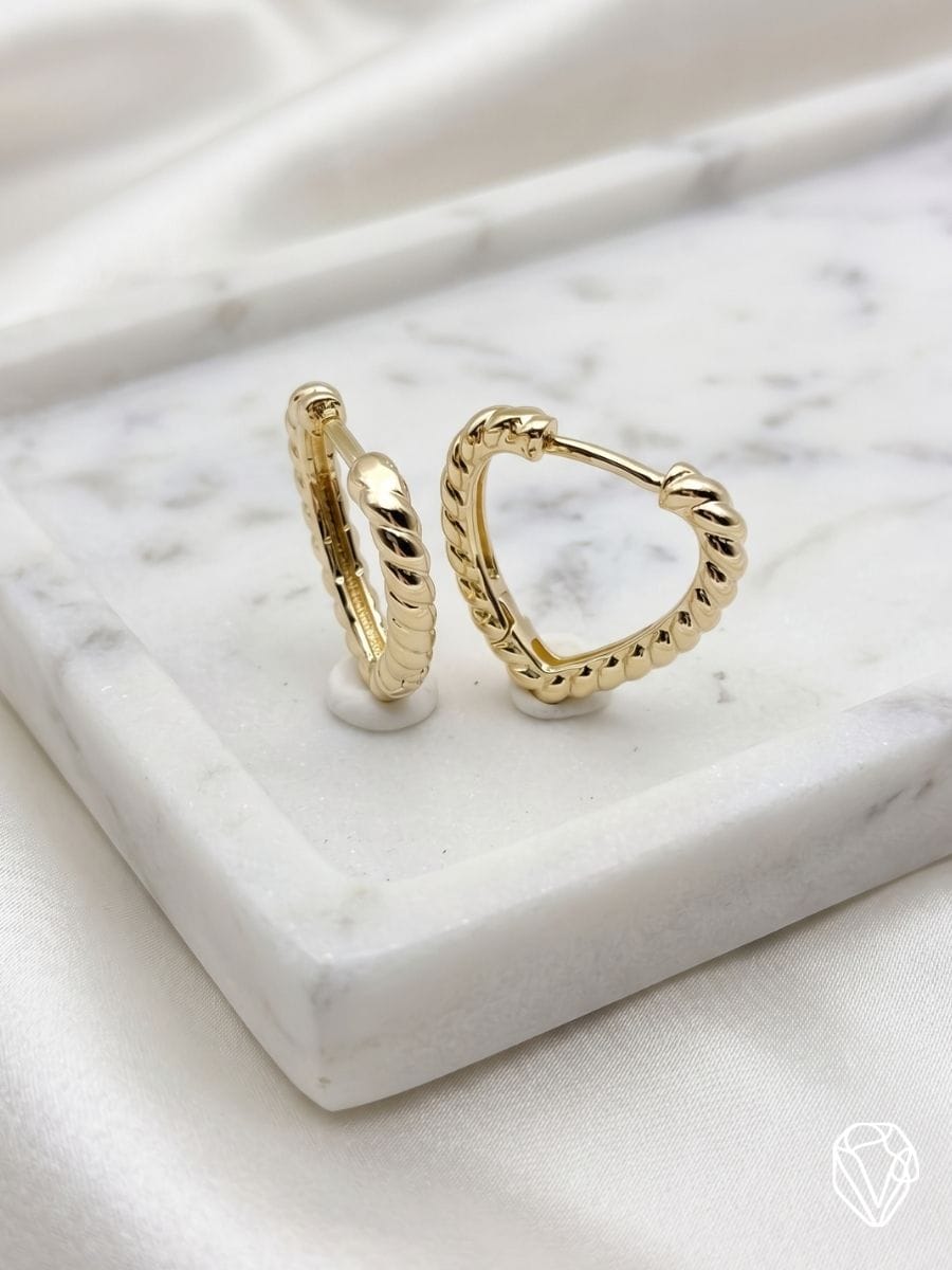 Aretes Argolla Trenza — Oro Laminado Americano | Varelis Joyería