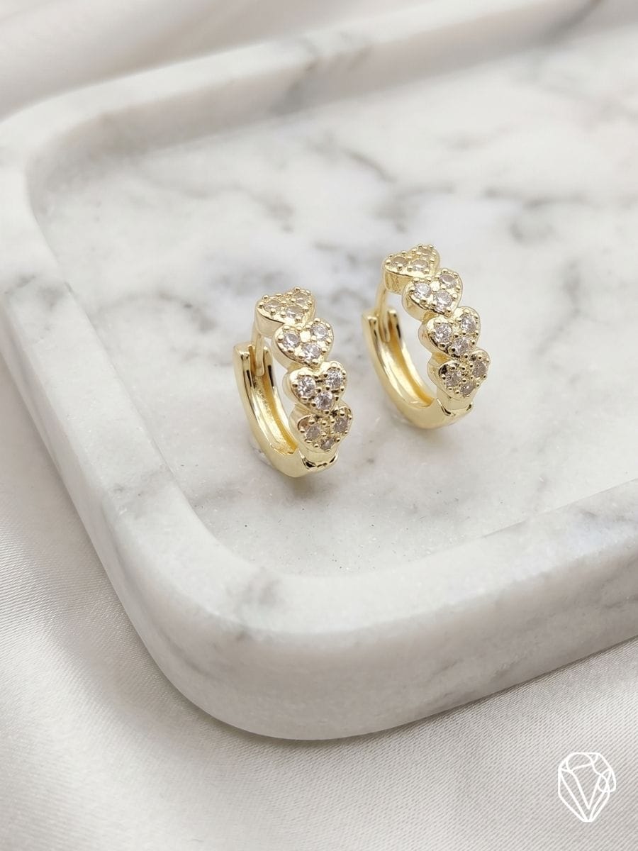 Aretes Argolla Corazones — Oro Laminado Americano | Varelis Joyería