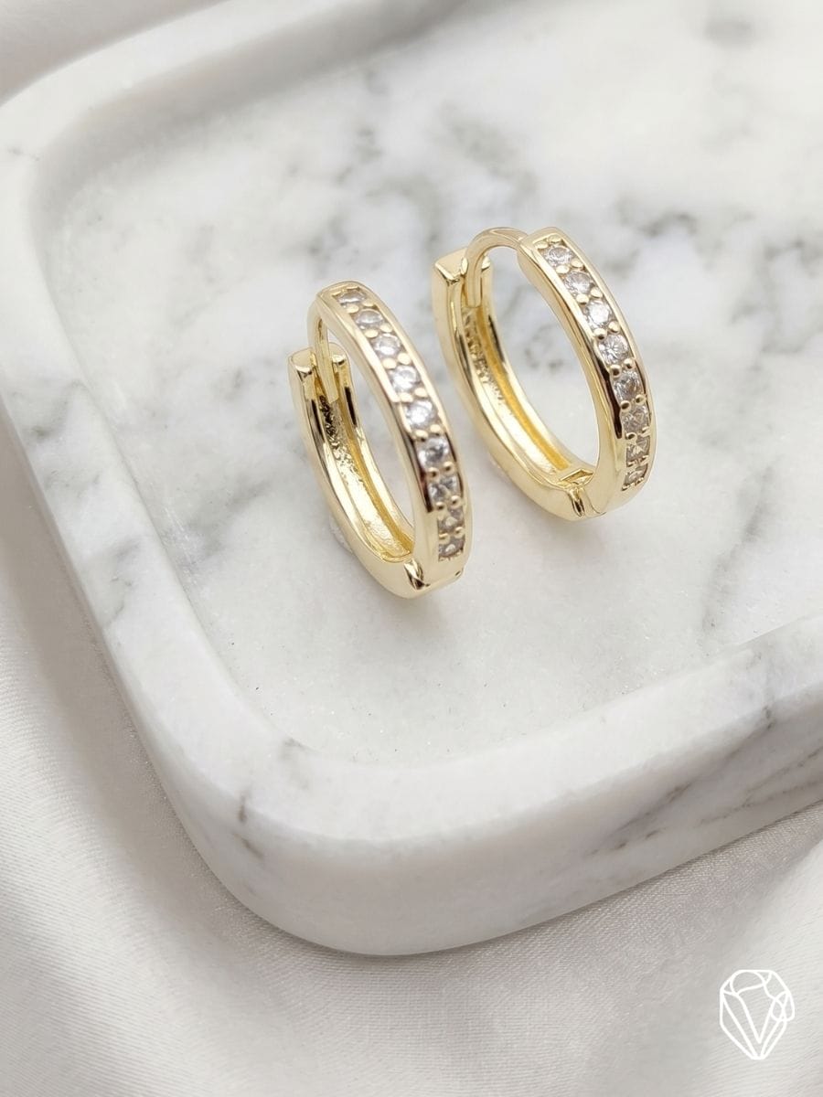 Aretes Argolla Circonia — Oro Laminado Americano | Varelis Joyería