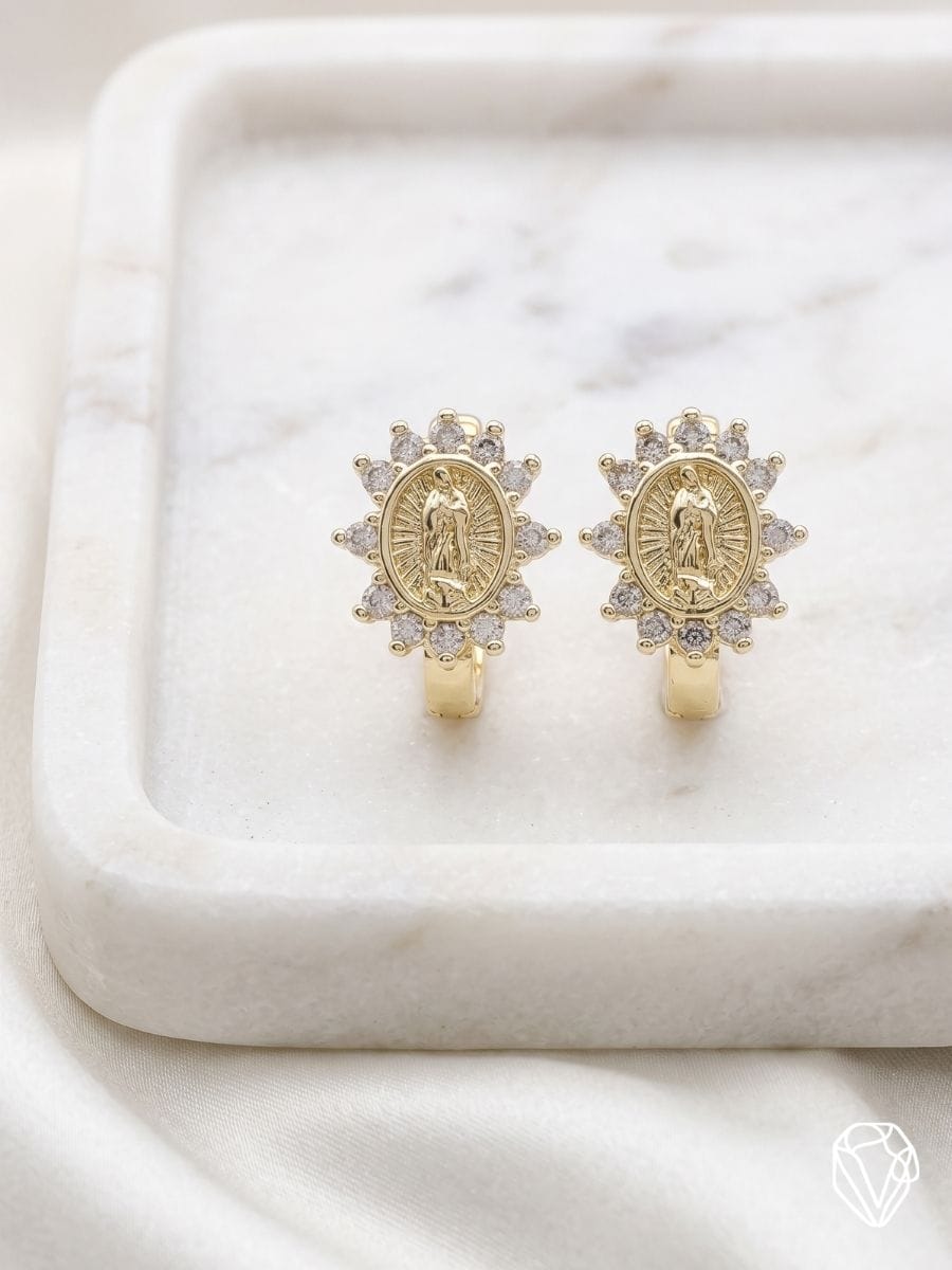 Aretes Argolla Guadalupe — Oro Laminado Americano | Varelis Joyería