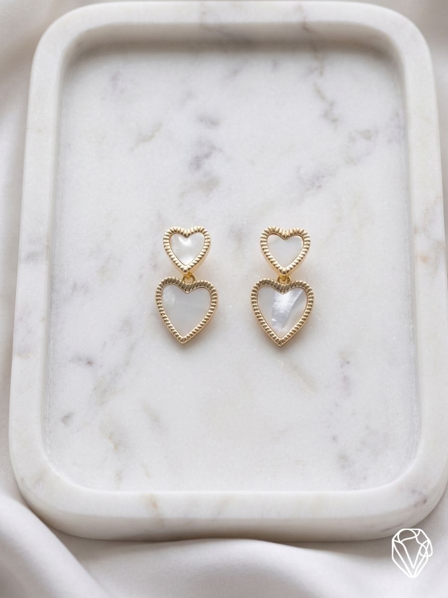 Aretes Corazón Nácar — Oro Laminado Americano | Varelis Joyería