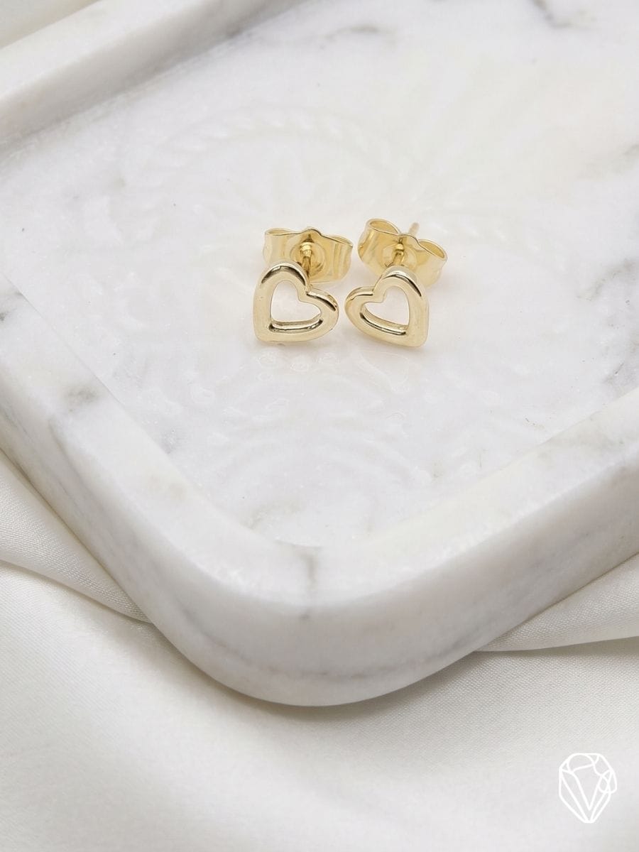 Aretes Corazón Abierto — Oro Laminado Americano | Varelis Joyería