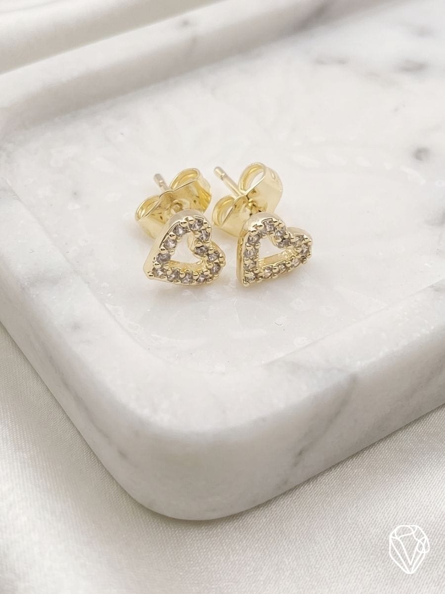 Aretes Corazón Circonia — Oro Laminado Americano | Varelis Joyería