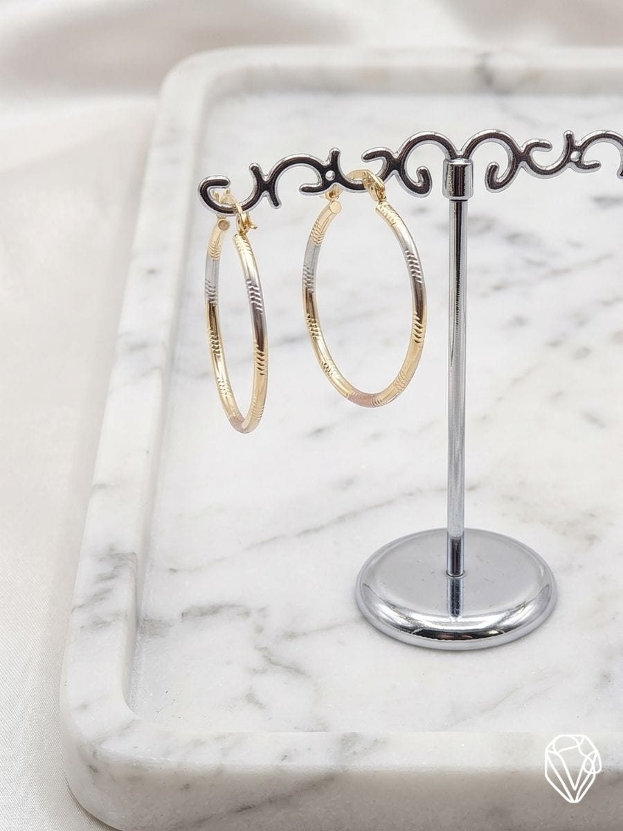 Aretes Argolla Tricolor M — Oro Laminado Americano | Varelis Joyería