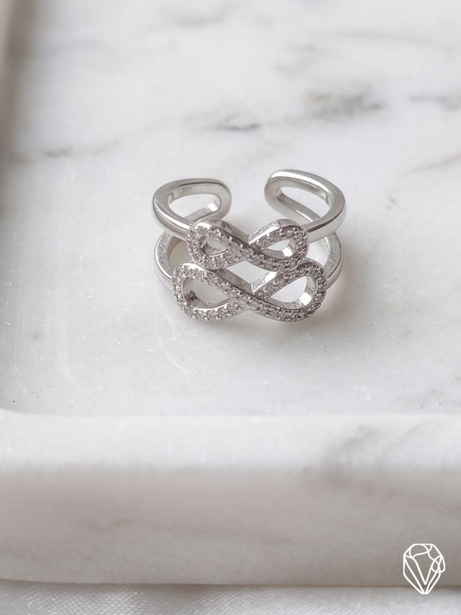 Anillo Ajustable Infinito — Oro Laminado Americano | Varelis Joyería