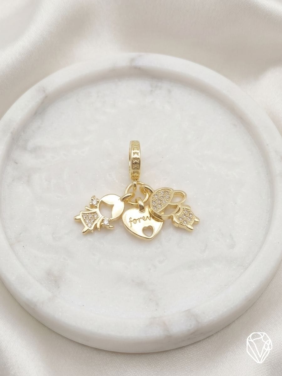 Dije Charm Forever — Oro Laminado Americano | Varelis Joyería