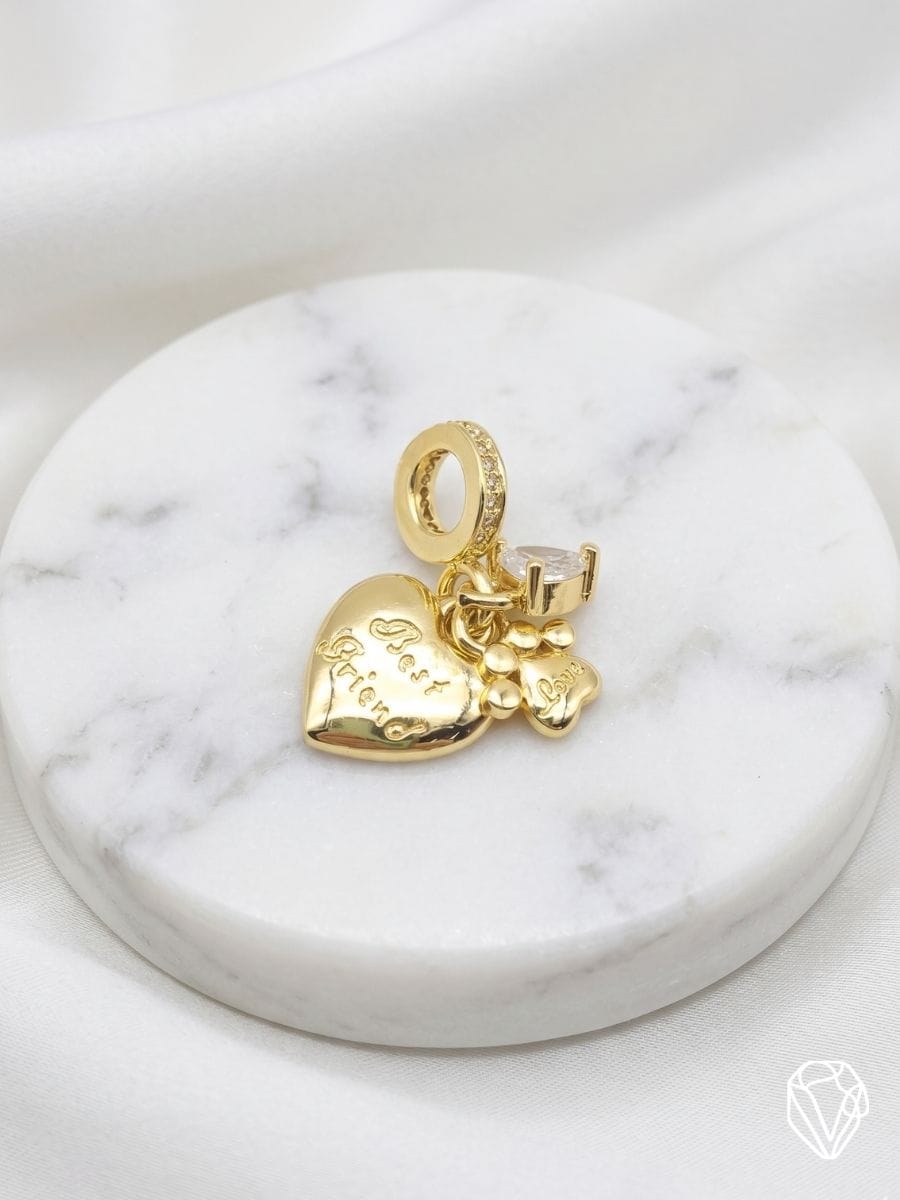 Dije Charm Amistad — Oro Laminado Americano | Varelis Joyería