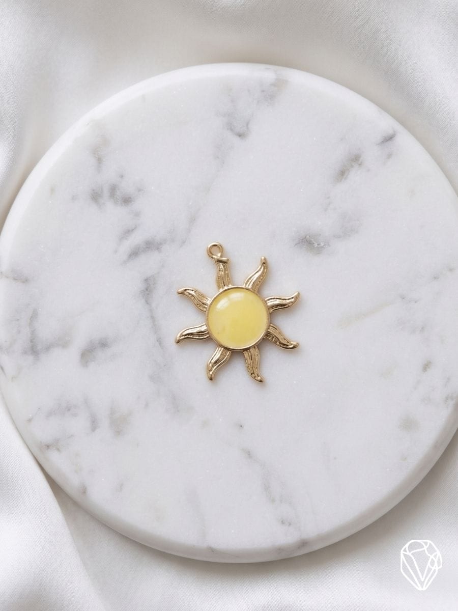 Dije Sol "Radiant Essence" — Oro Laminado Americano | Varelis